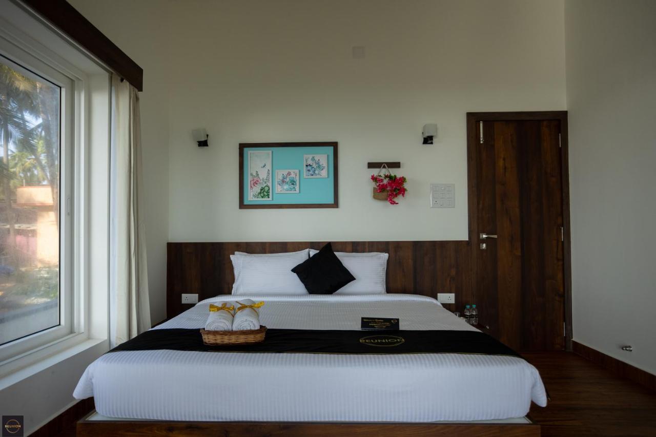 Reunion Ocean Manor - Beach House Udupi Bagian luar foto