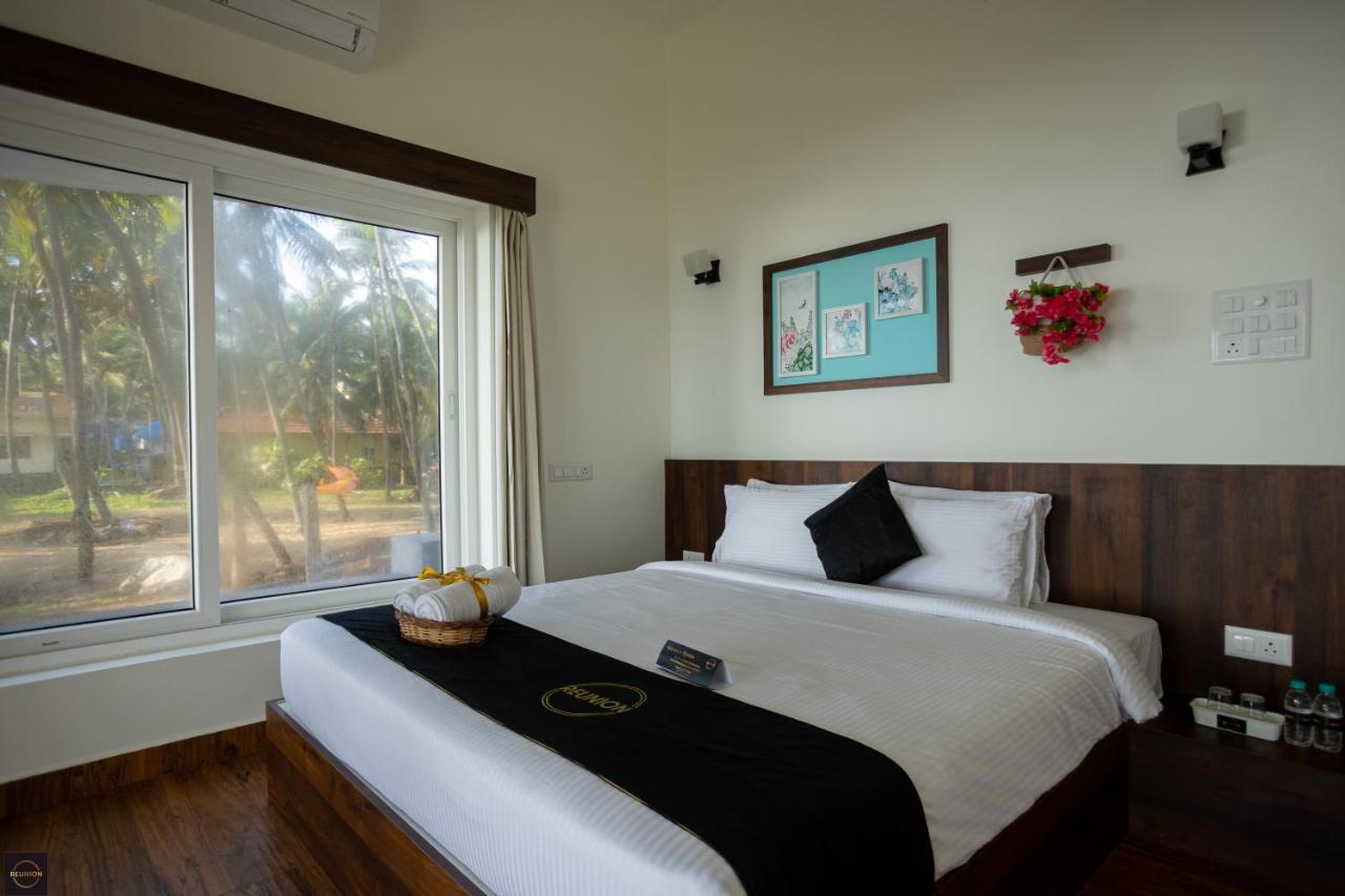 Reunion Ocean Manor - Beach House Udupi Bagian luar foto