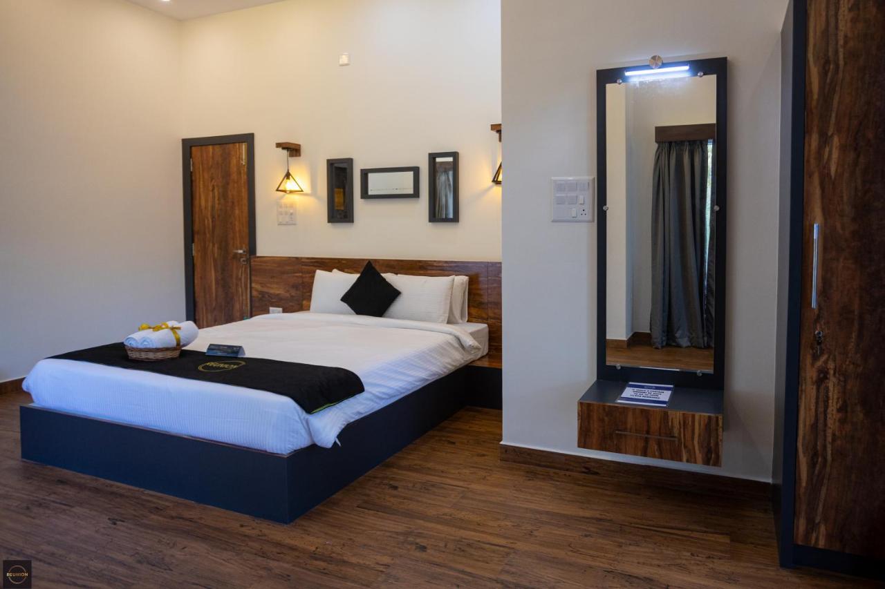 Reunion Ocean Manor - Beach House Udupi Bagian luar foto