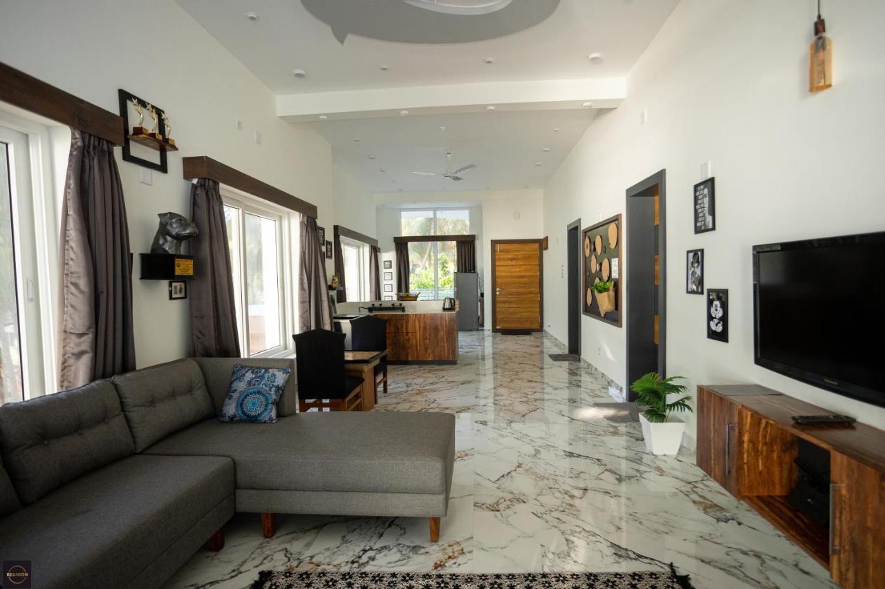 Reunion Ocean Manor - Beach House Udupi Bagian luar foto